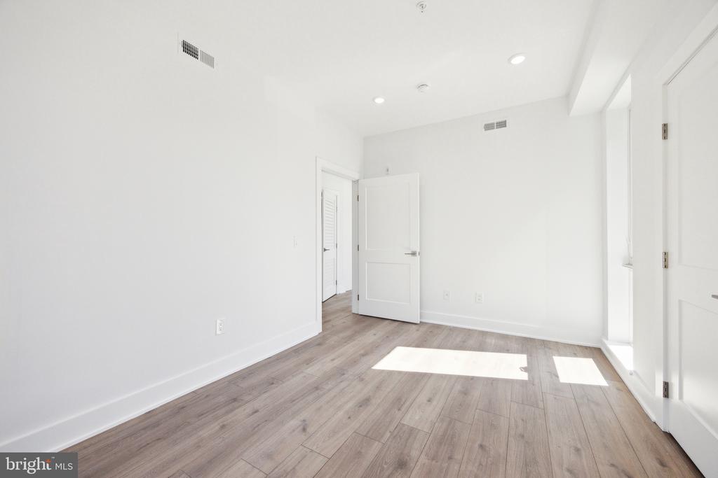 1350 N FRONT STREET 204