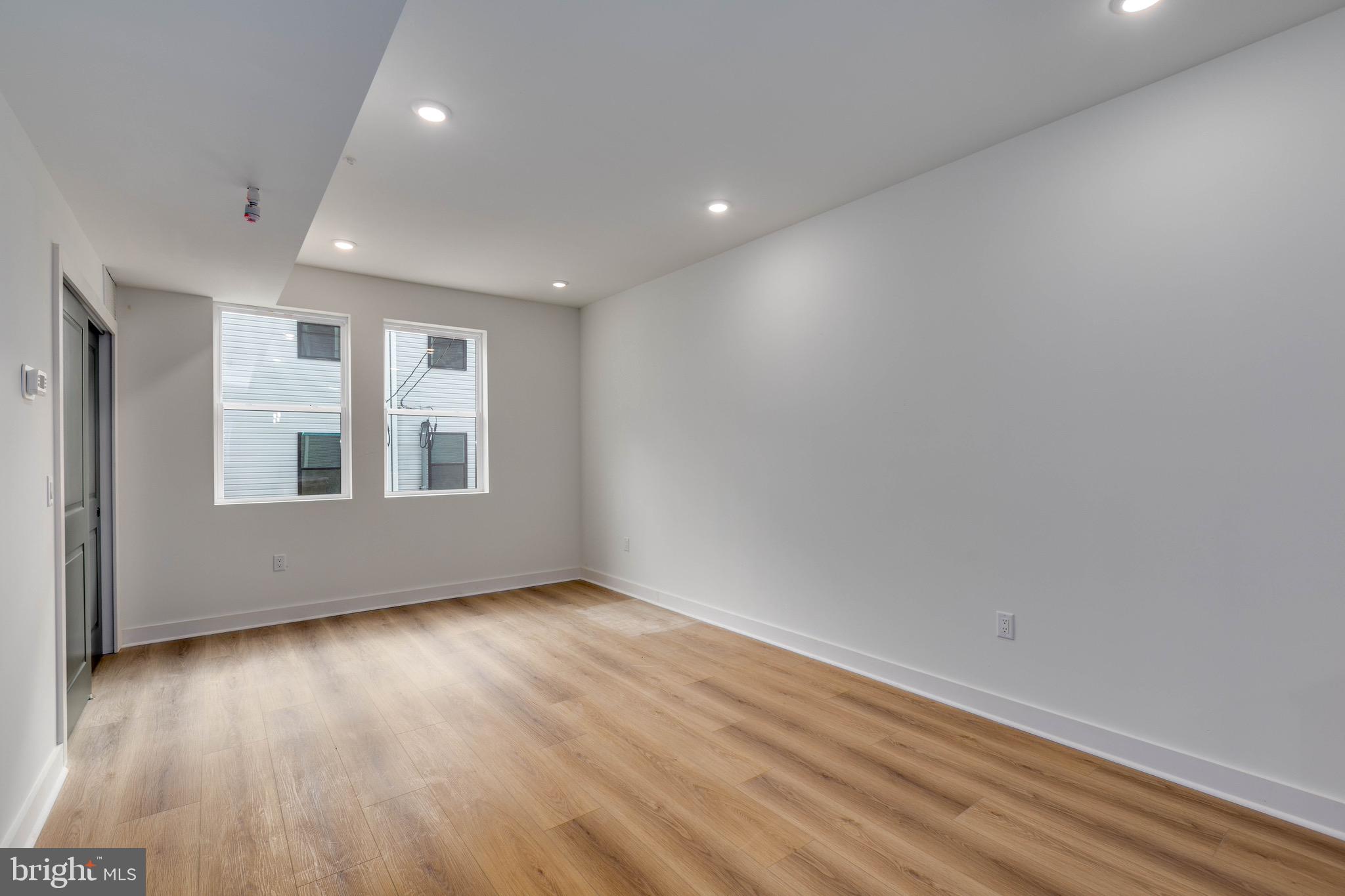 1224 W SILVER STREET 2