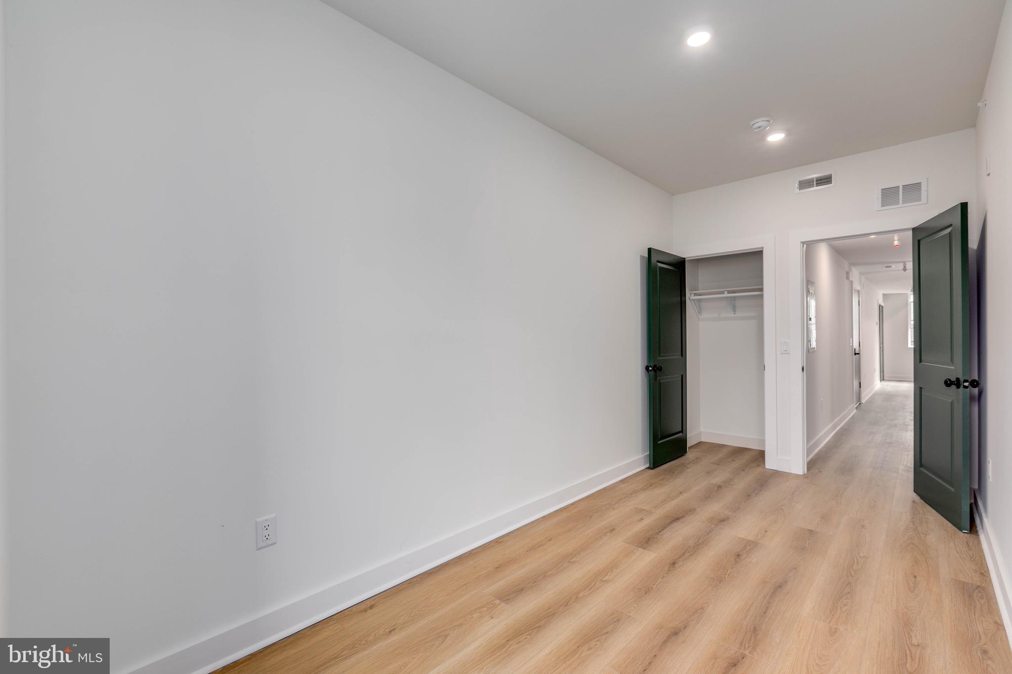 1224 W SILVER STREET 2