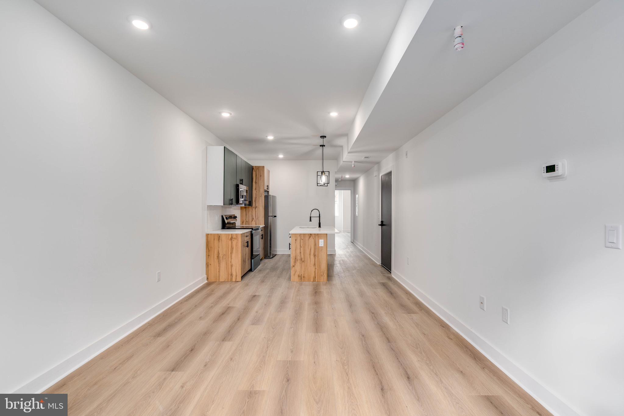 1224 W SILVER STREET 2