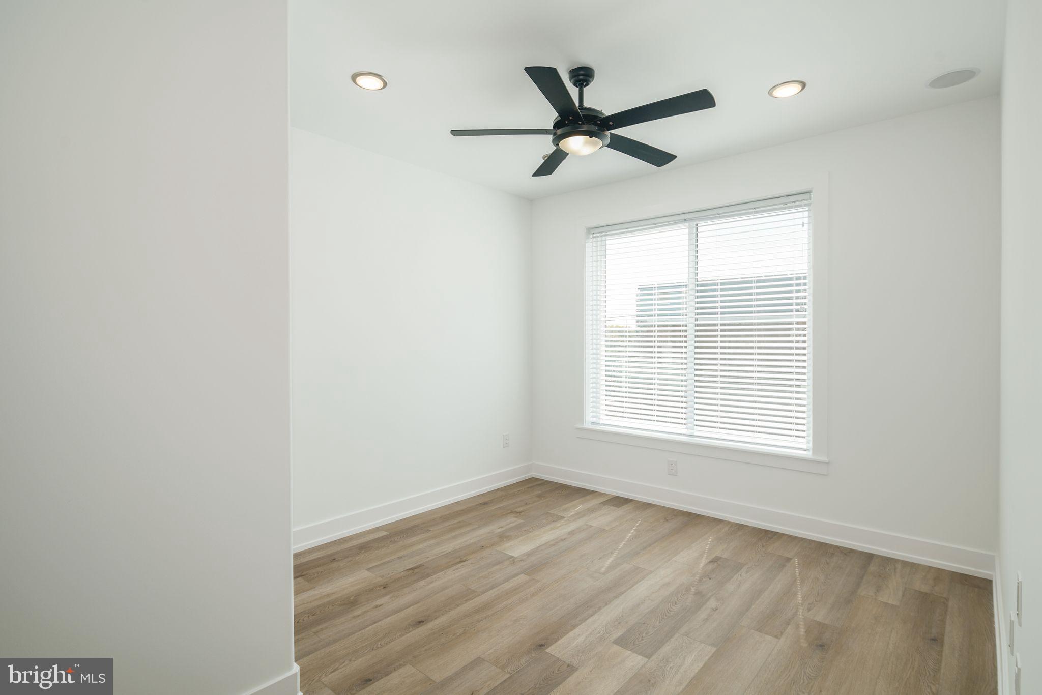 2000 N FRONT ST 17