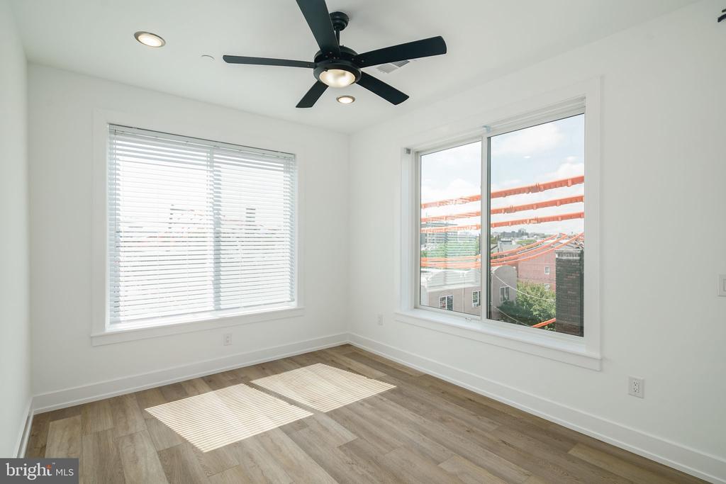 2000 N FRONT ST 17