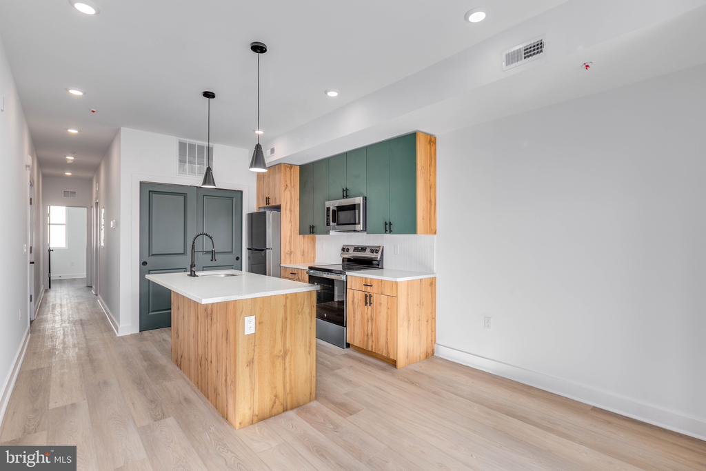 1223 W LEHIGH AVENUE B