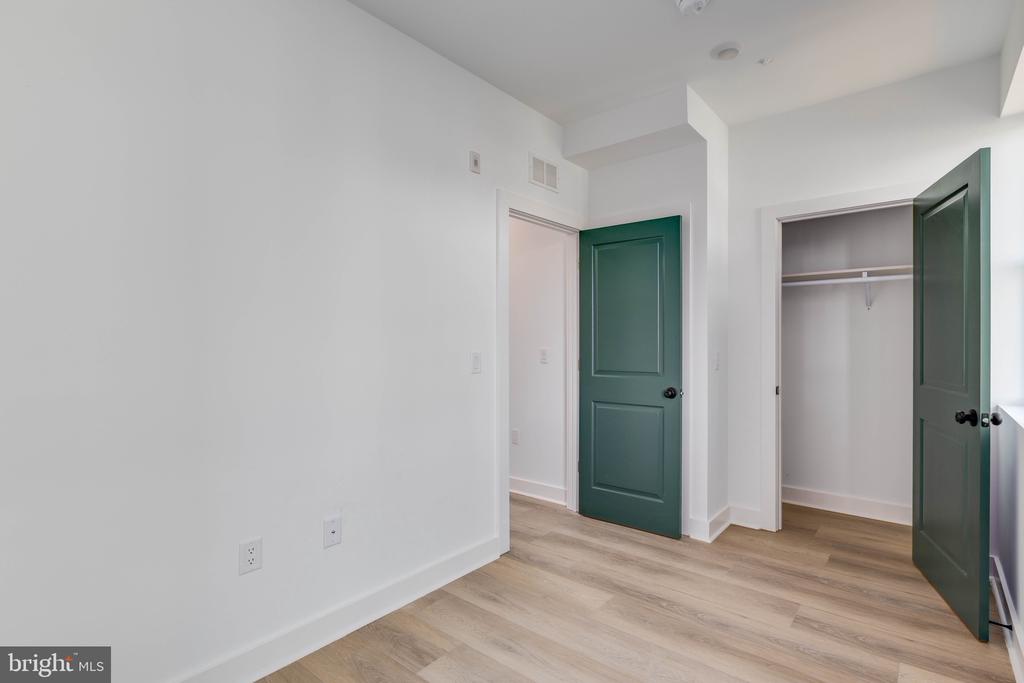 1223 W LEHIGH AVENUE B
