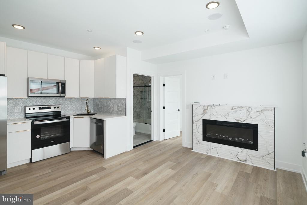 2000 N FRONT STREET 14