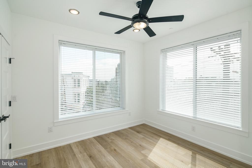 2000 N FRONT STREET 14