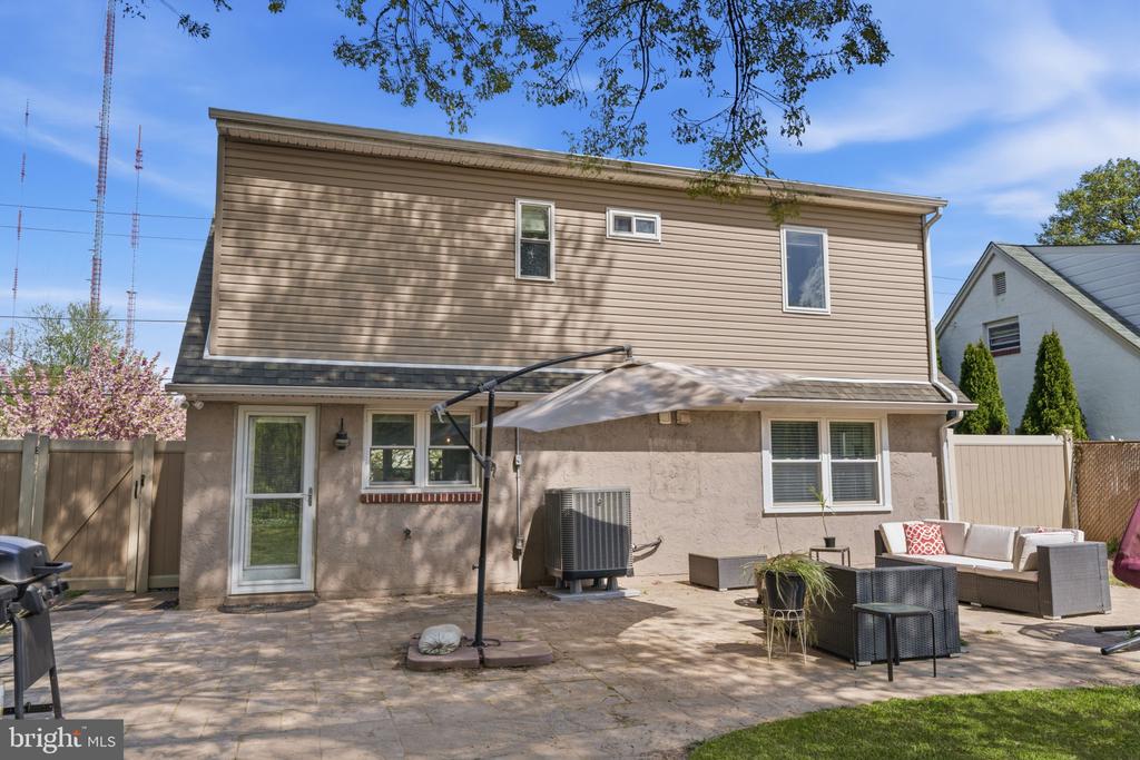 369 LIVEZEY STREET