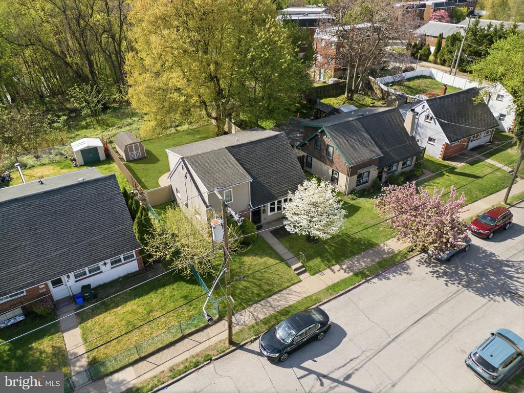 369 LIVEZEY STREET