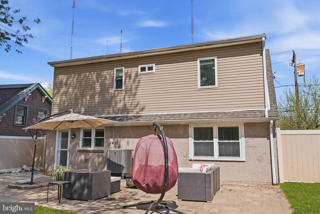 369 LIVEZEY STREET