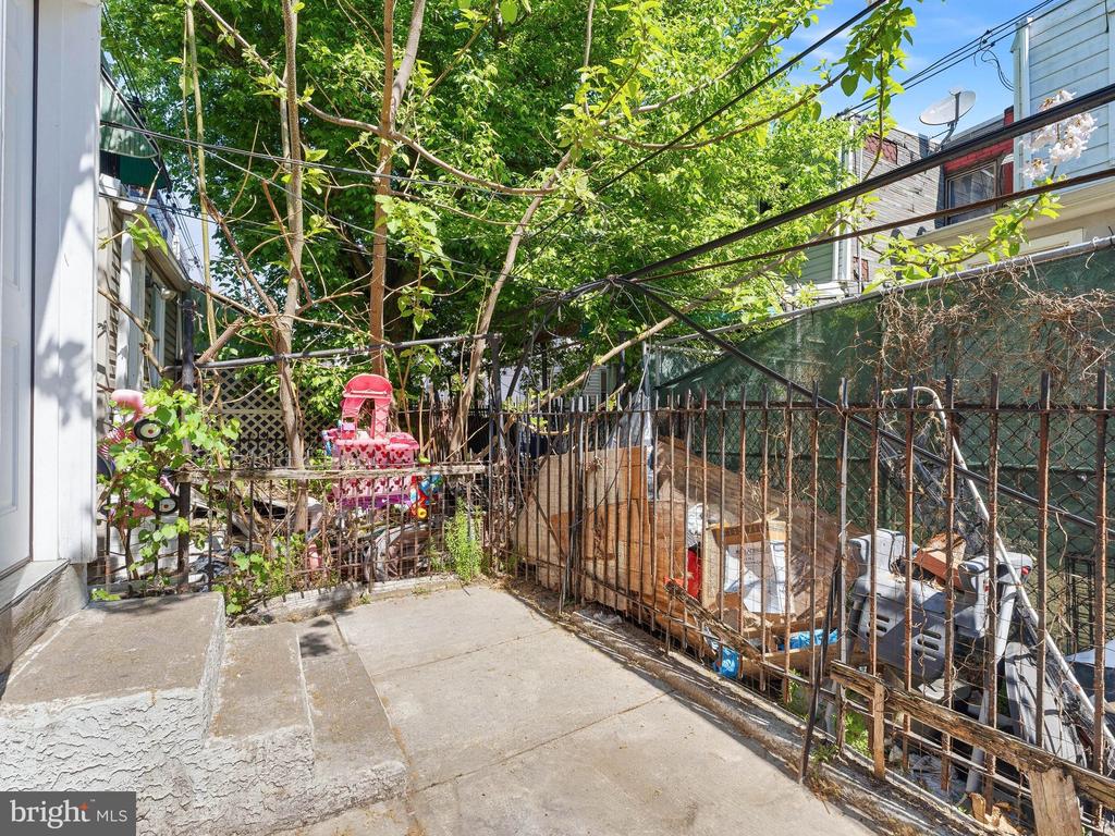 1831 E CLEMENTINE STREET