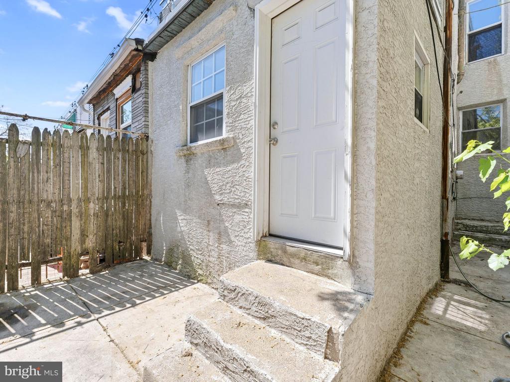 1831 E CLEMENTINE STREET