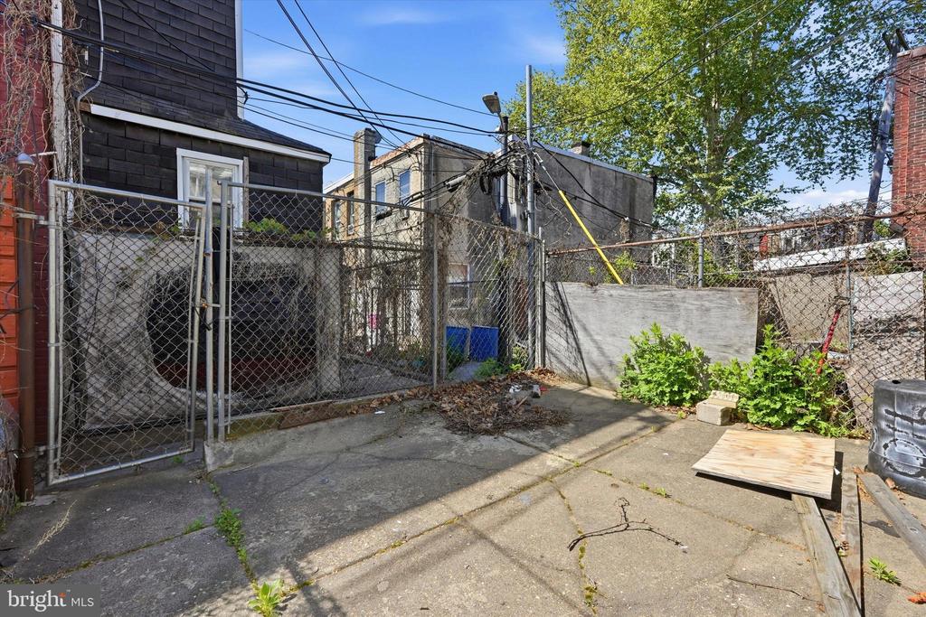 816 W ERIE AVENUE