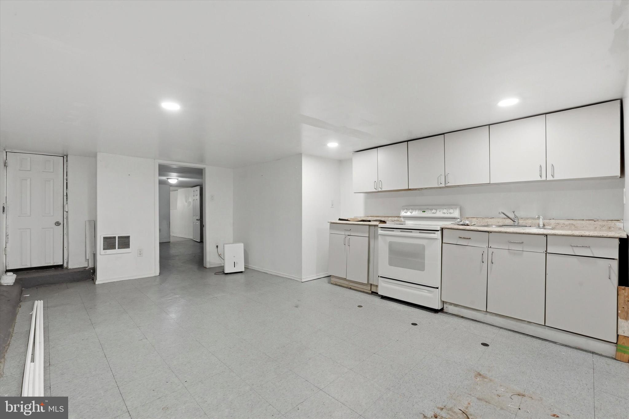816 W ERIE AVENUE