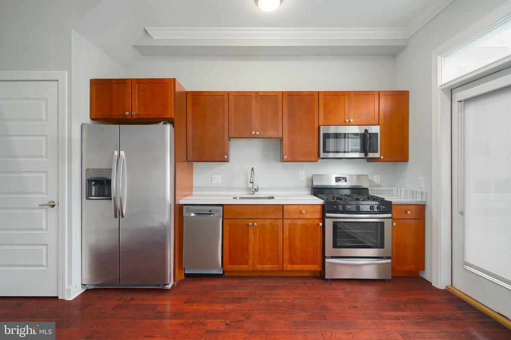 901 N FRONT STREET 8