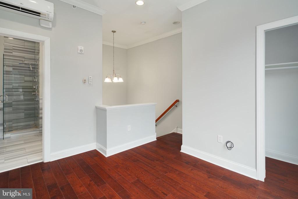 901 N FRONT STREET 8
