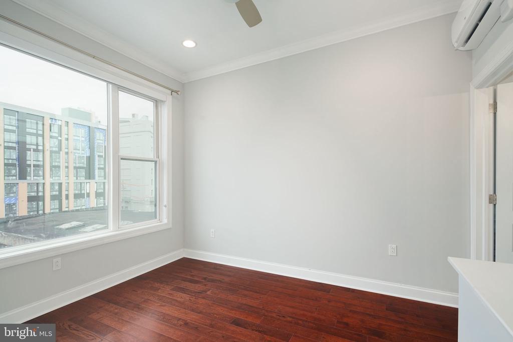 901 N FRONT STREET 8