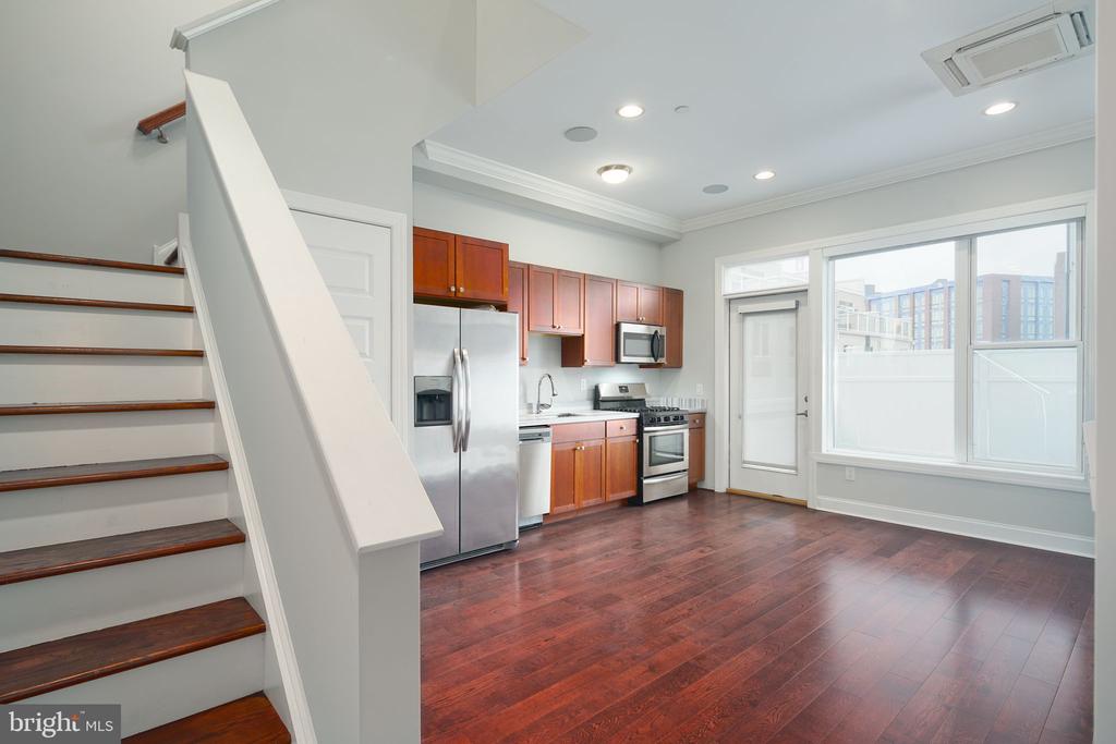 901 N FRONT STREET 8