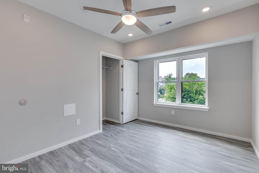 1225 W DAUPHIN STREET B