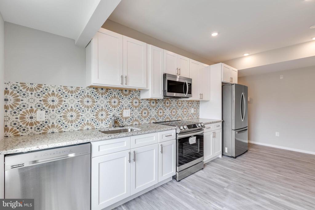 1225 W DAUPHIN STREET B
