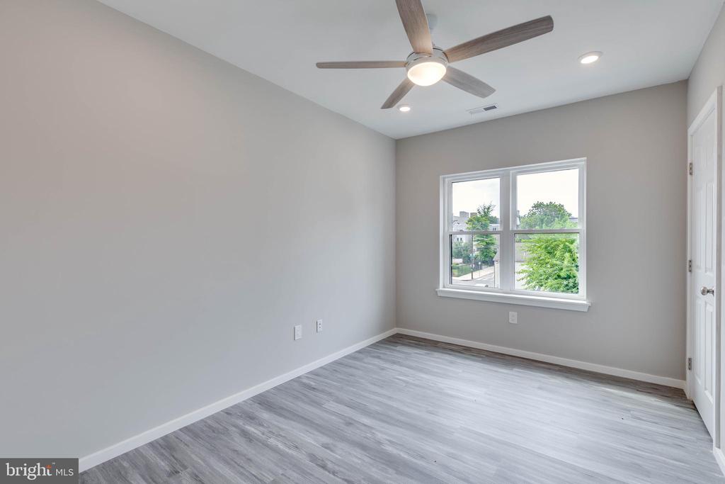 1225 W DAUPHIN STREET B