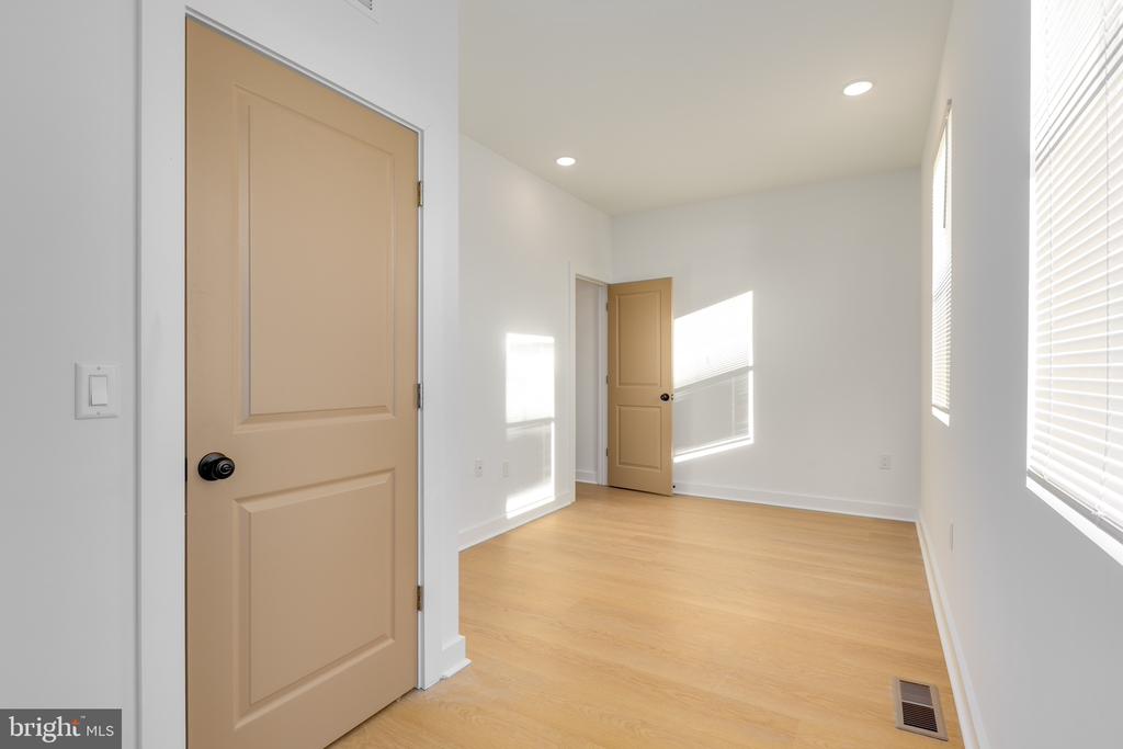 2350 N 16TH STREET 4