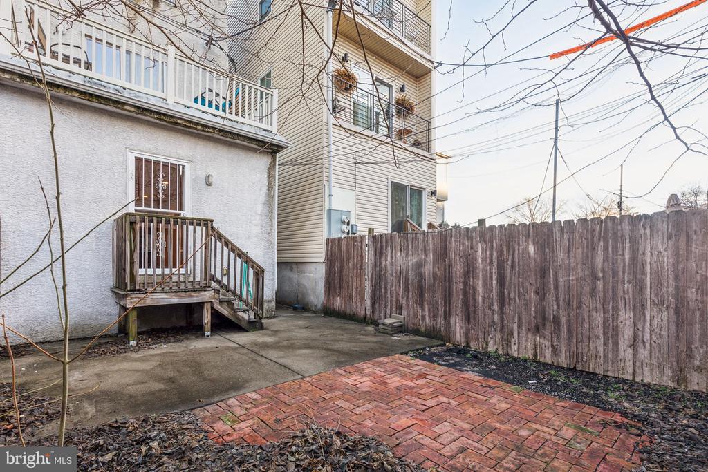 1418 CHRISTIAN STREET 1