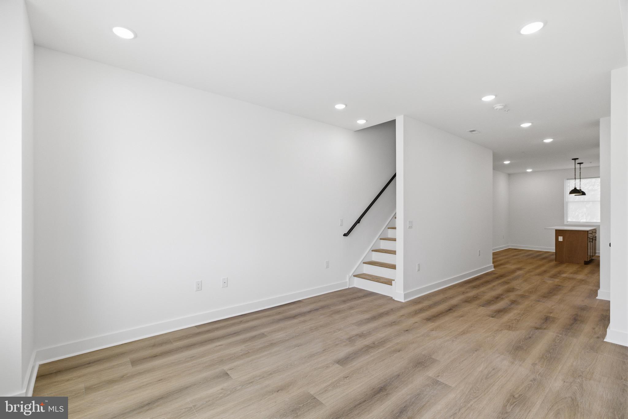 617 W CUMBERLAND STREET 2