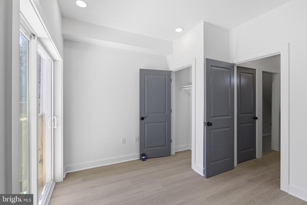 2123 N 9TH STREET 1