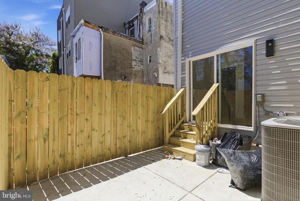 2123 N 9TH STREET 1