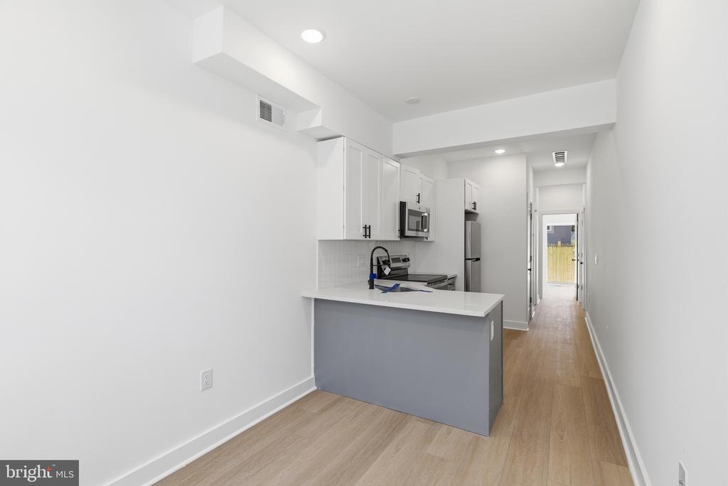 2123 N 9TH STREET 1