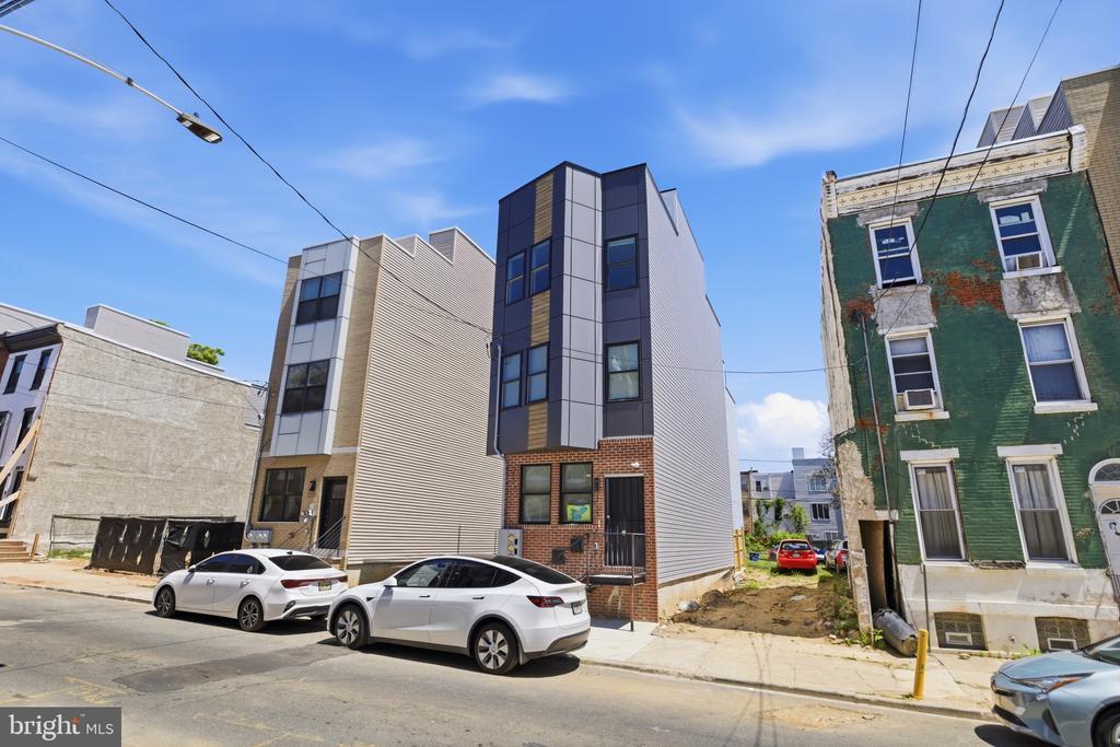 2123 N 9TH STREET 2