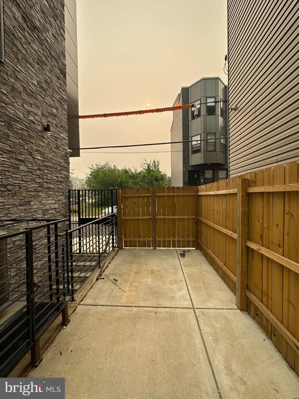 1225 W DAUPHIN STREET 3