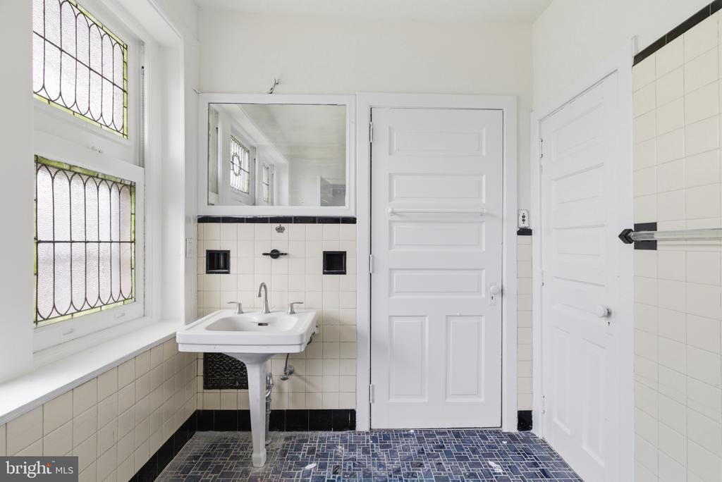 5939 DREXEL ROAD FL-2