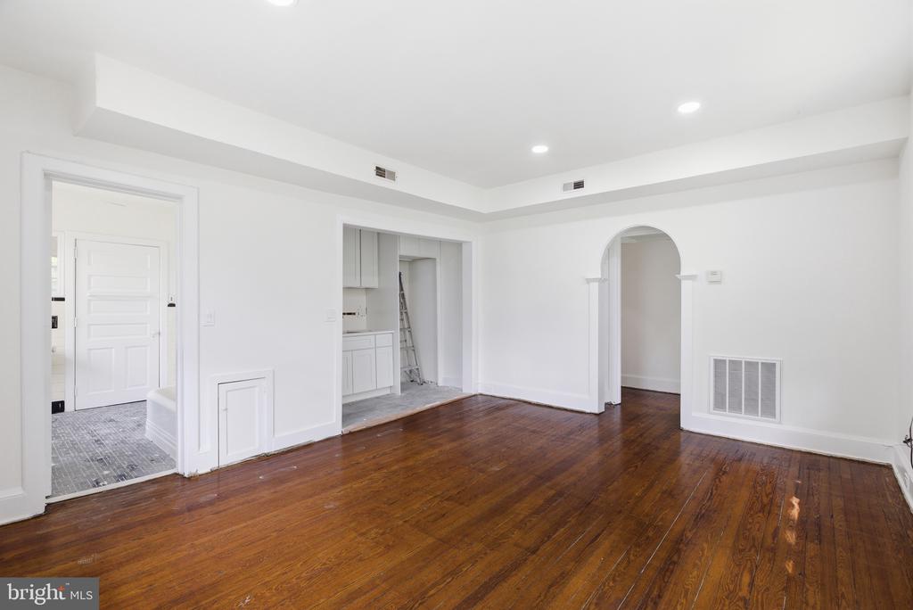 5939 DREXEL ROAD FL-2