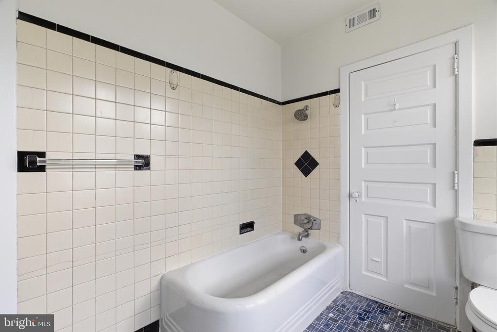 5939 DREXEL ROAD FL-2