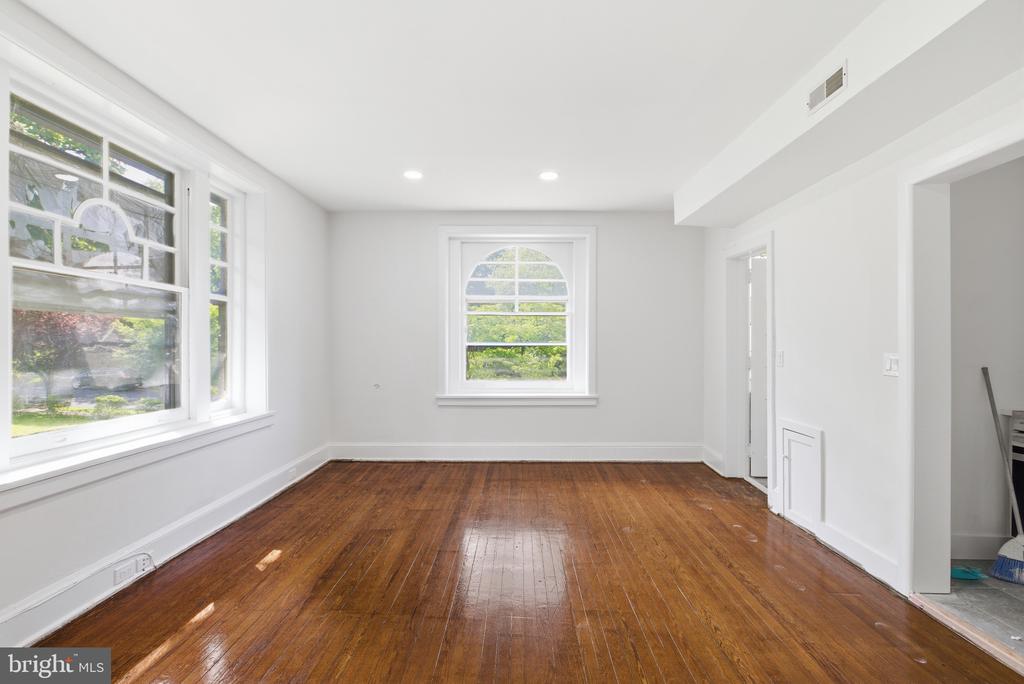 5939 DREXEL ROAD FL-2