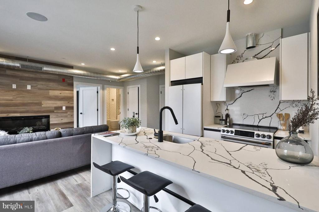 1612 CAMBRIDGE STREET 00 203