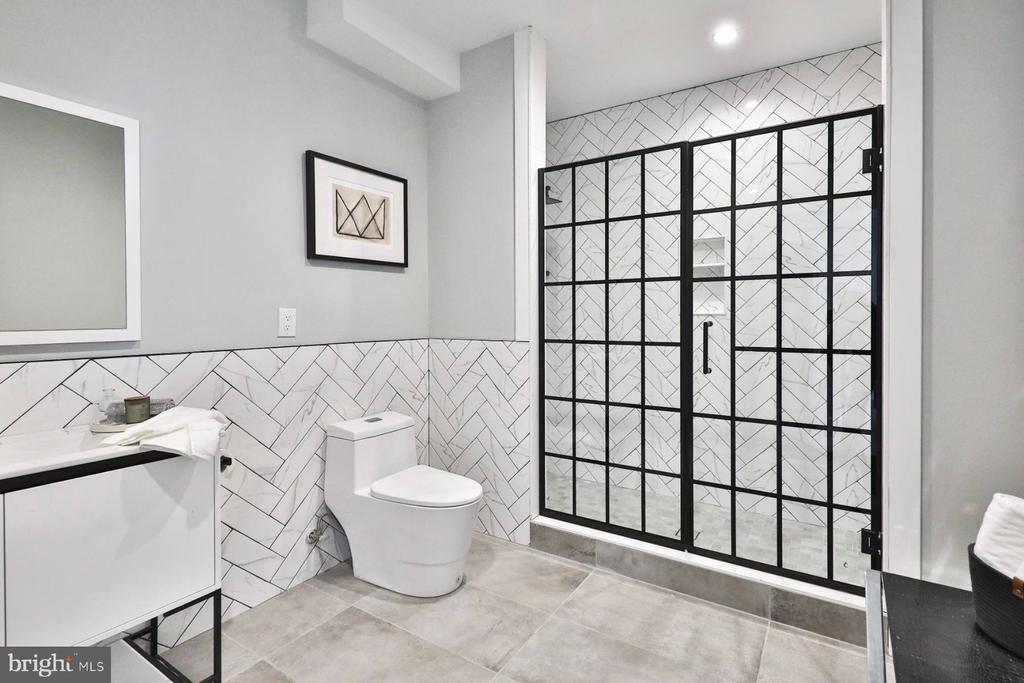 1612 CAMBRIDGE STREET 00 203