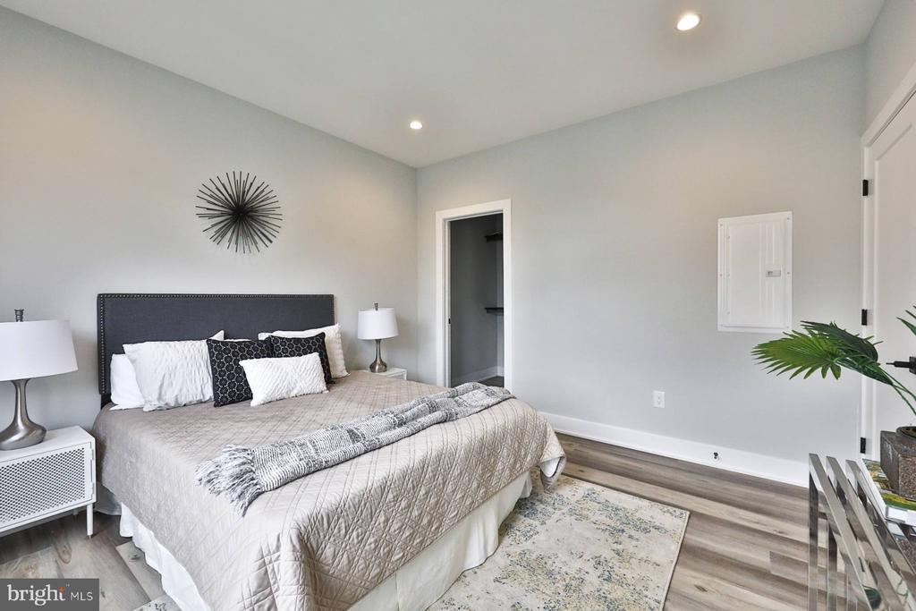 1612 CAMBRIDGE STREET 00 203
