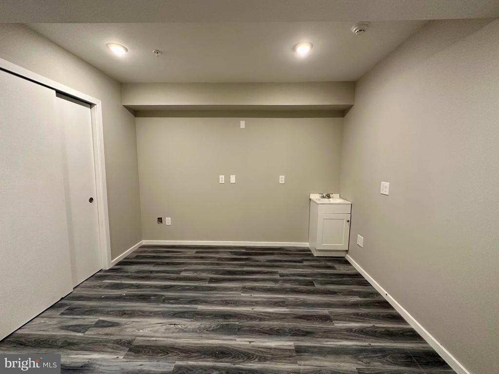 1225 W DAUPHIN STREET 3