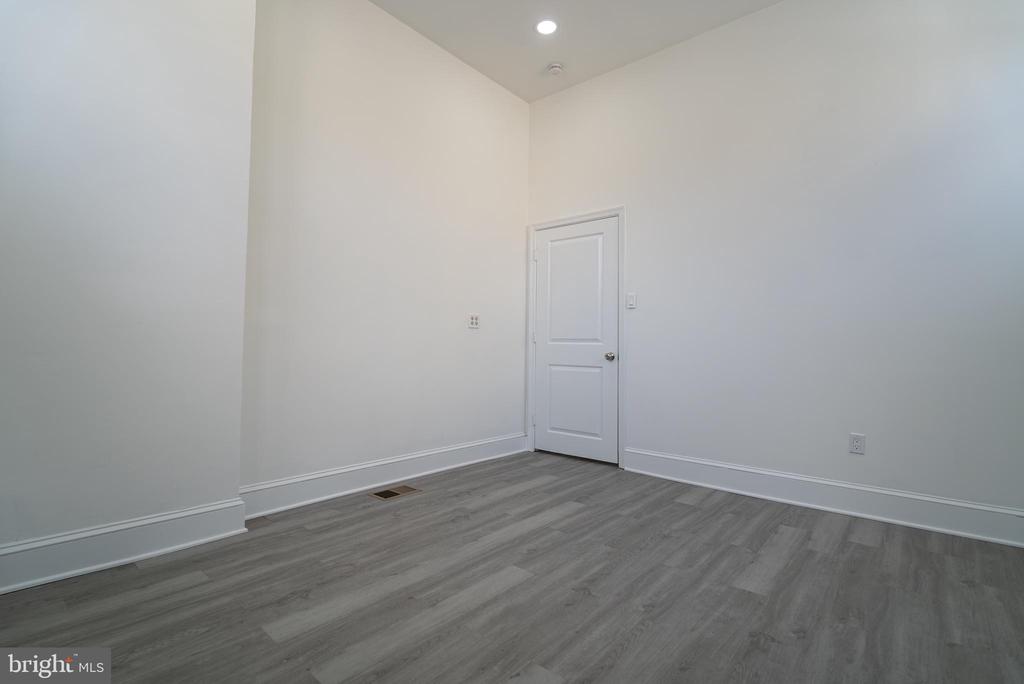 2410 WHARTON STREET 1ST FLOOR