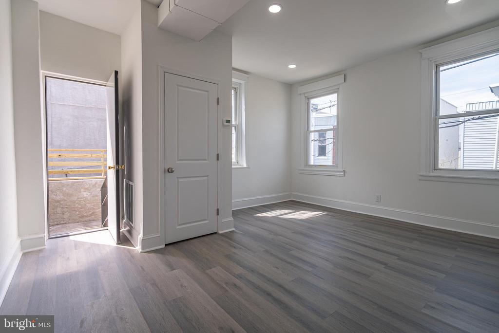 2410 WHARTON STREET 2ND FLOOR