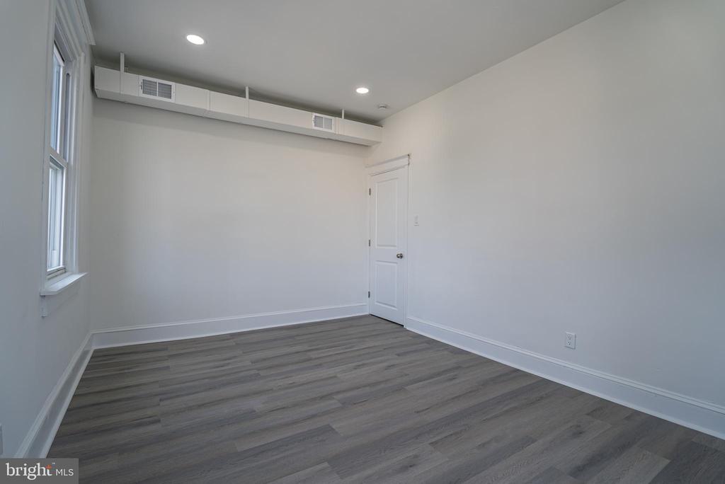 2410 WHARTON STREET 2ND FLOOR