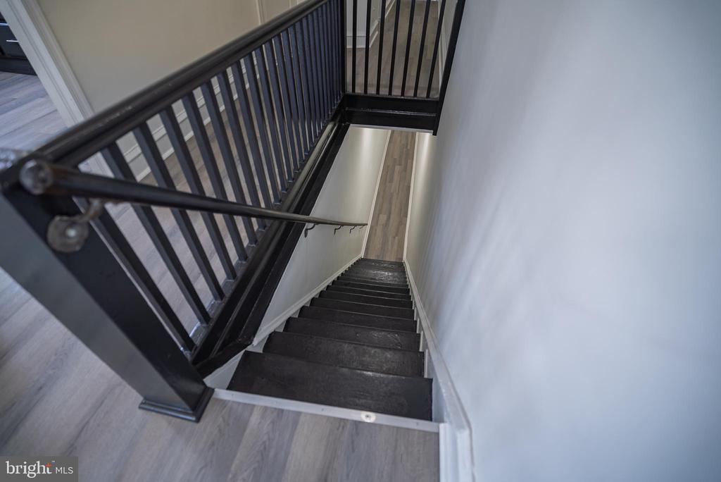 2410 WHARTON STREET 2ND FLOOR