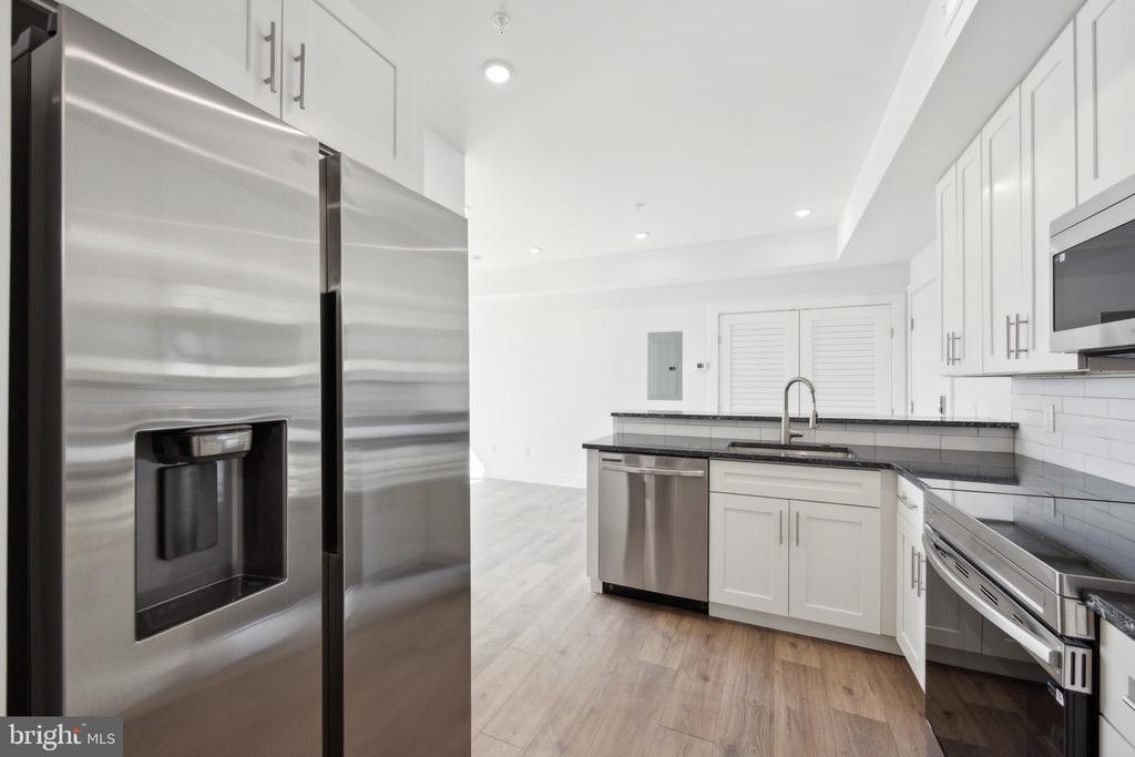 1350 N FRONT STREET 203