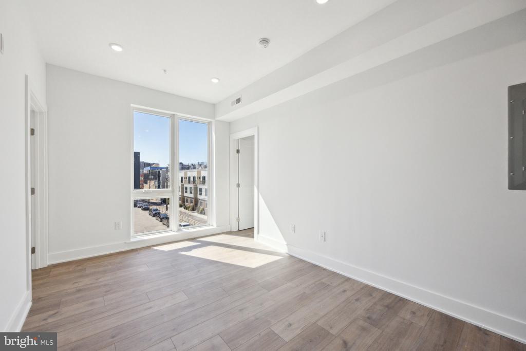 1350 N FRONT STREET 203