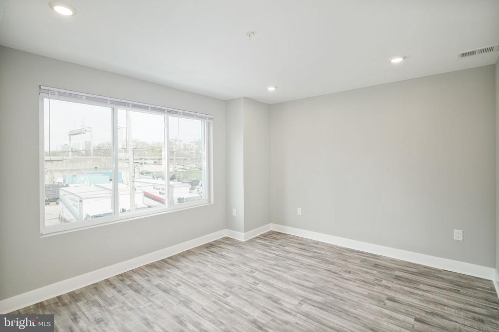 1443 N 8TH STREET 5