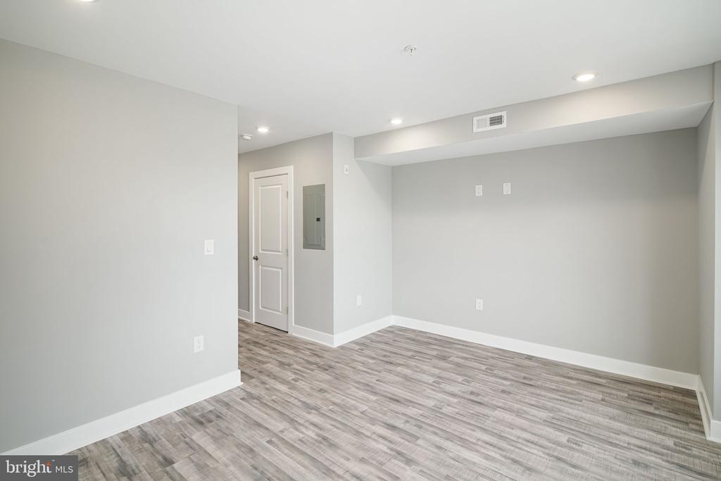 1443 N 8TH STREET 5