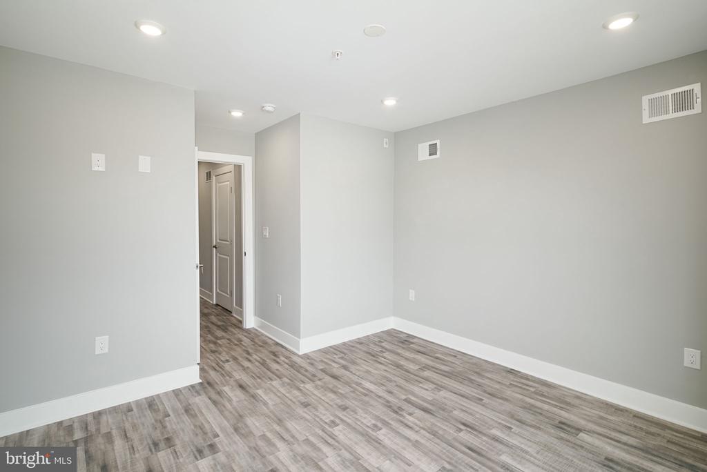 1443 N 8TH STREET 5