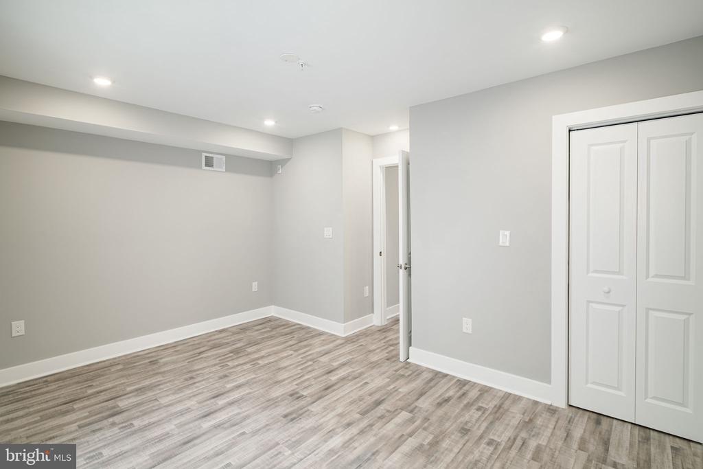 1443 N 8TH STREET 5